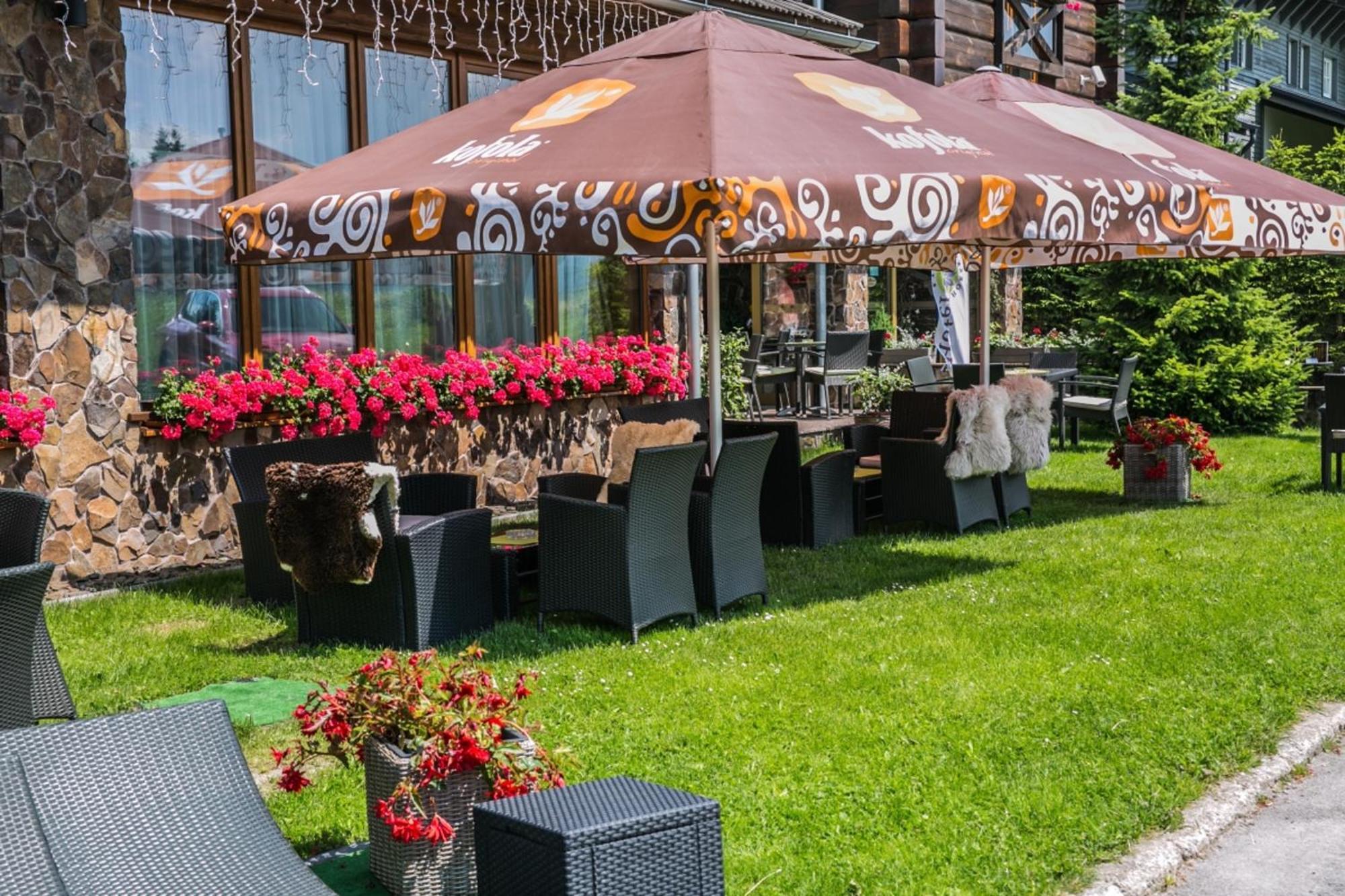 Horsky Hotel Encian Доновали Екстер'єр фото